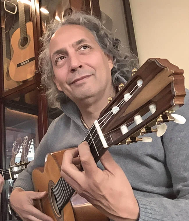 Rüdiger Zietz mit Gitarre